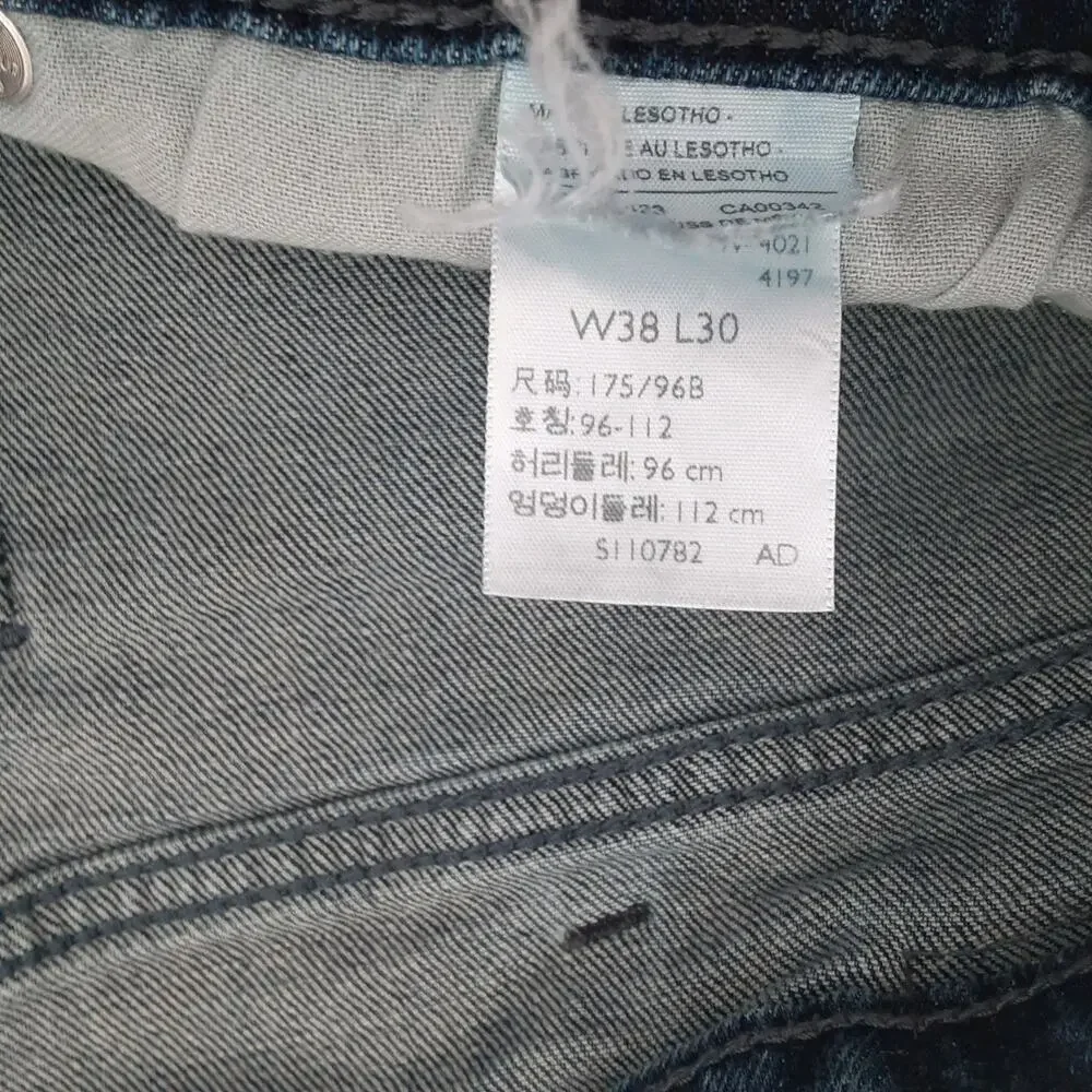 Signature by Levi Strauss measurements shown